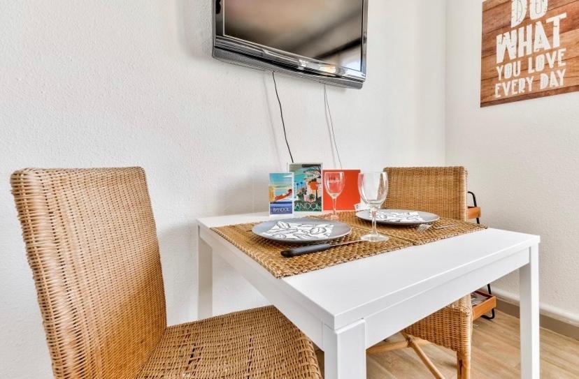Studio Avec Piscines A 500M De La Plage Bandol Zewnętrze zdjęcie